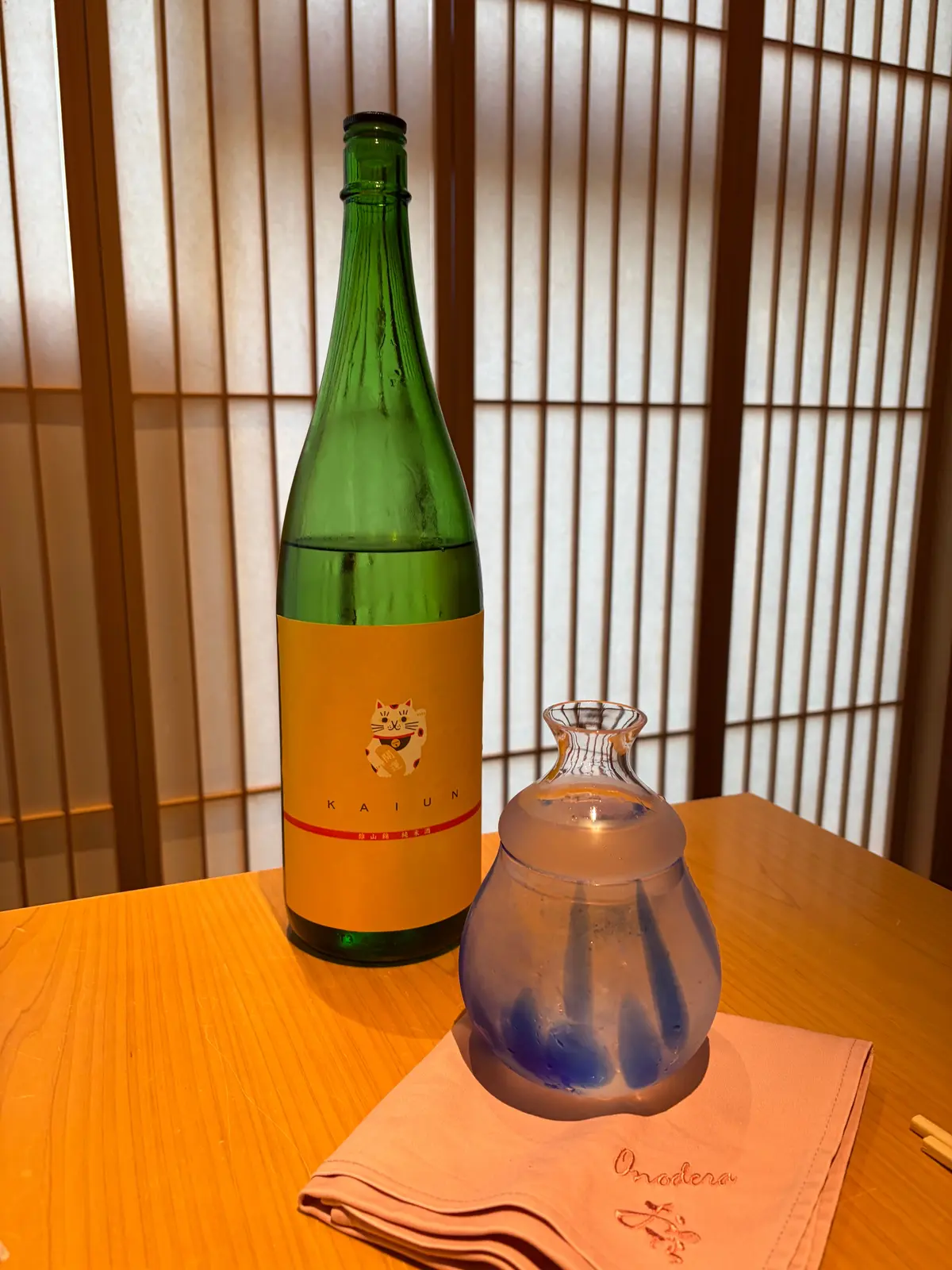 鮨に合う日本酒も各種用意されている