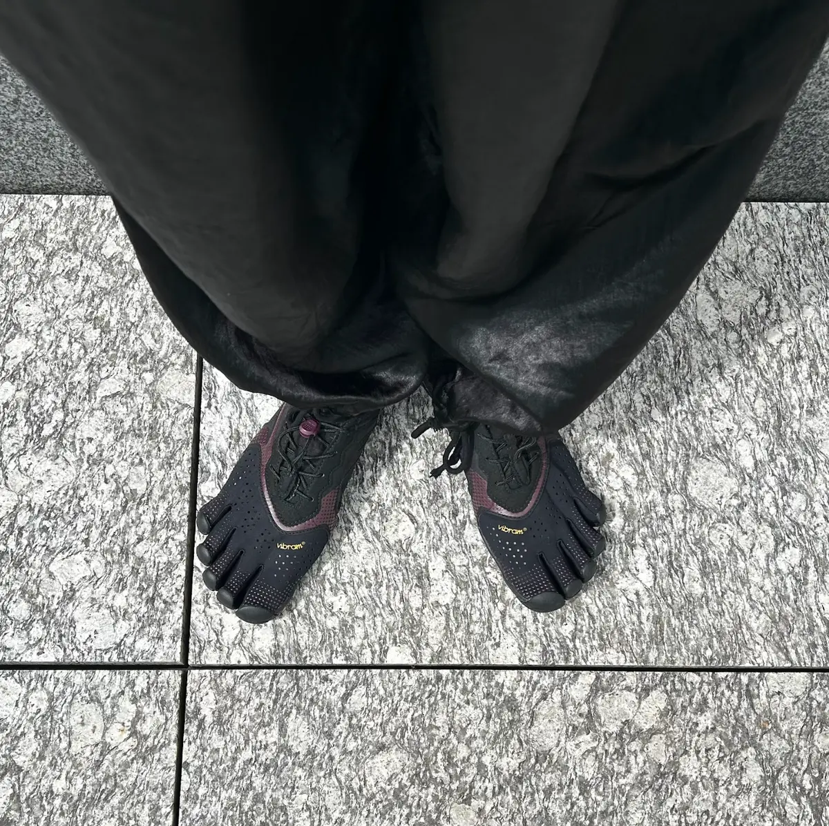 ビブラム ファイブフィンガーズの靴の着用イメージ