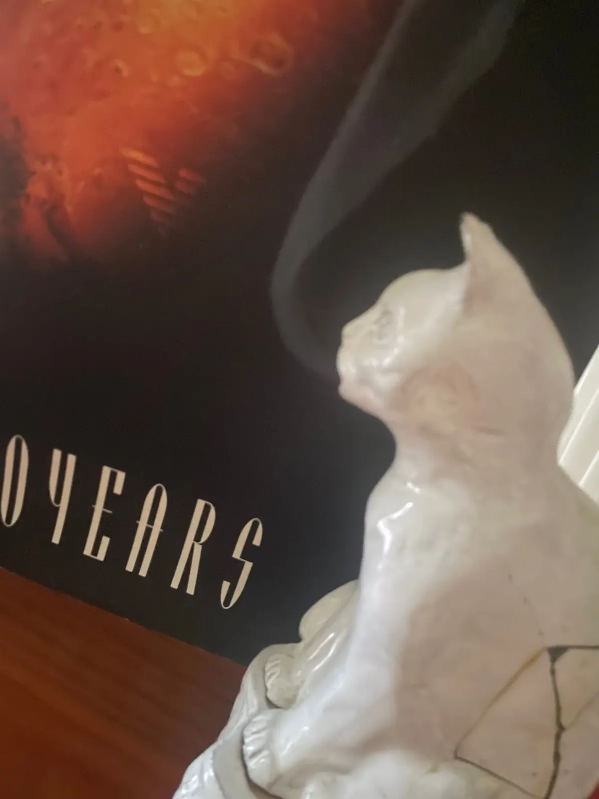 猫族ネコ科一家御用達「ASTIER de VILLATTE」の香炉 口からお香が出てる写真　エクラ編集部員の偏愛名品図鑑