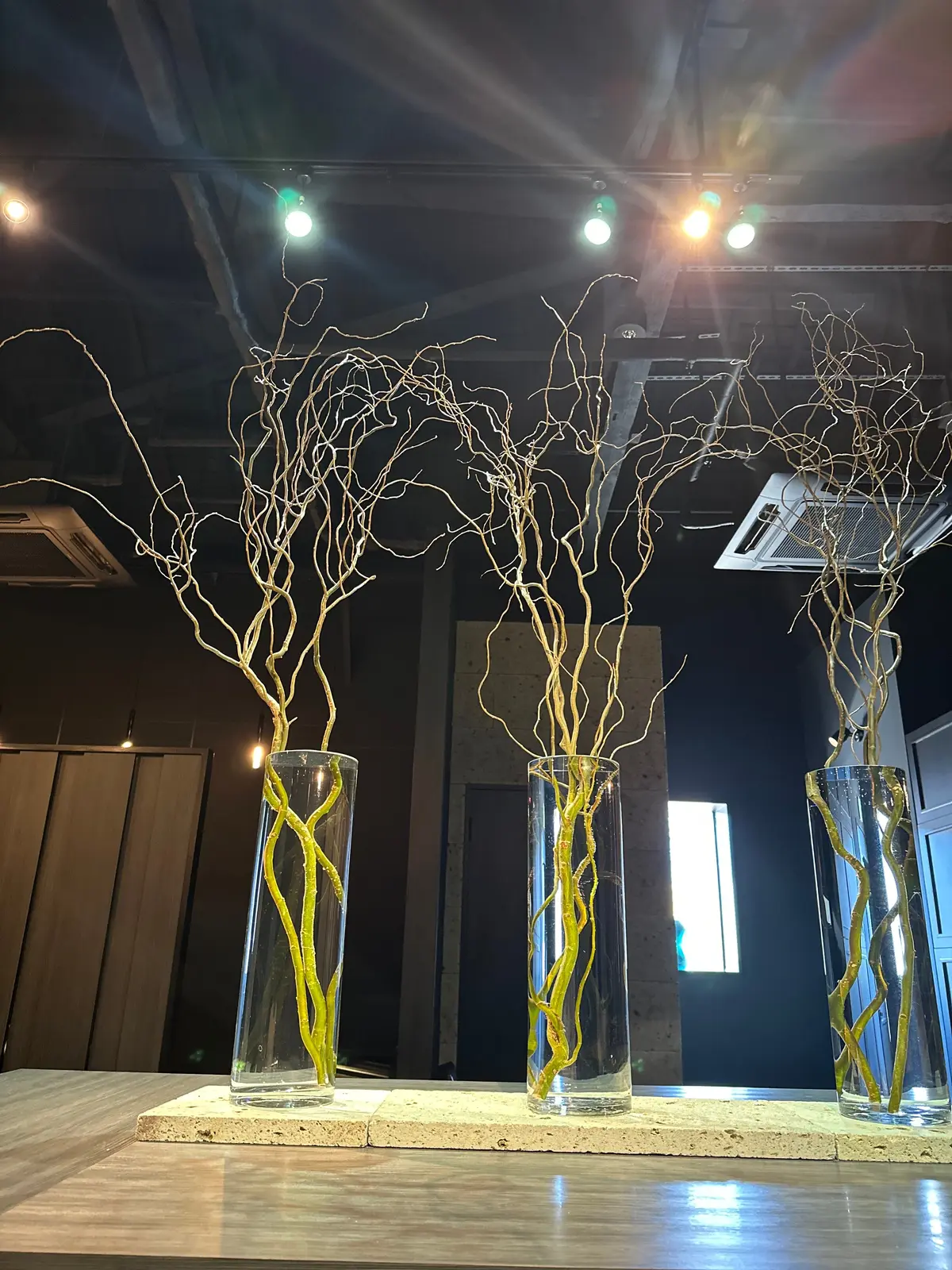 ネイビーに赤。大人は“差し色”で新年を制の画像_5