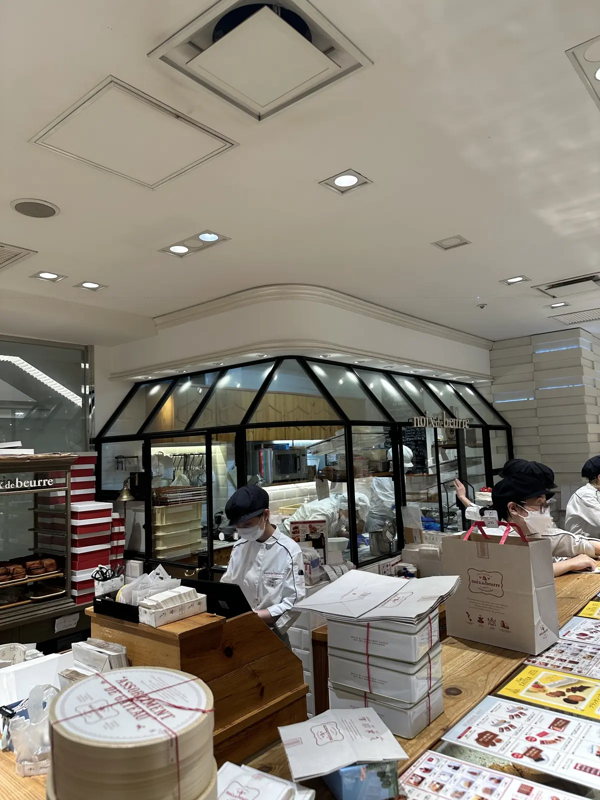 noix de beurre　伊勢丹　新宿　ケーキ　お誕生日　ホールケーキ　フィナンシェ