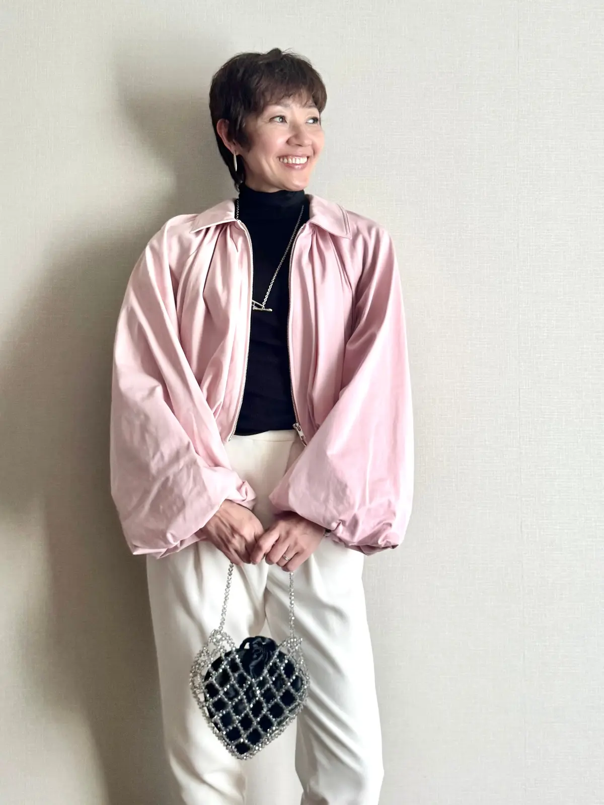 50代　春コーデ　ピンクコーデ　春アウター　エクラ 華組　細谷奈弓さん