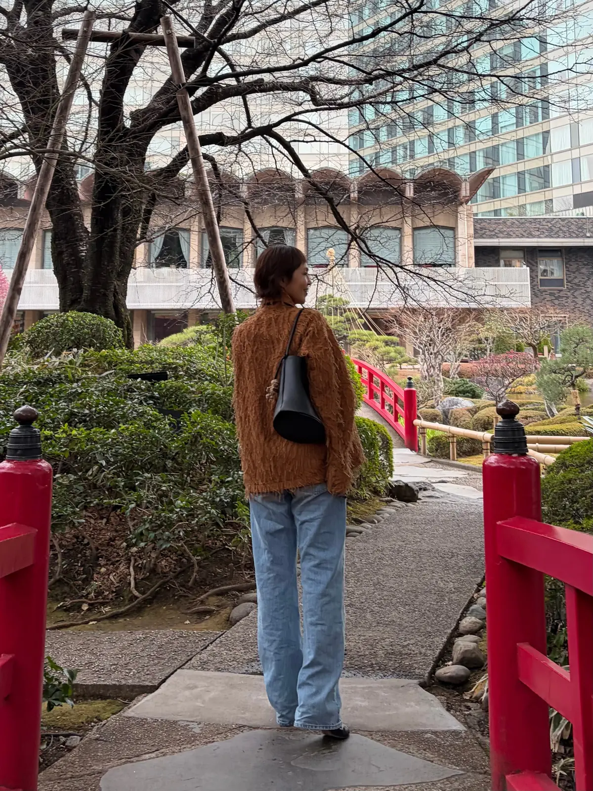 デニムコーデ　50代デニム　50代ファッション　ホテルニューオータニ　ニューオータニ庭　