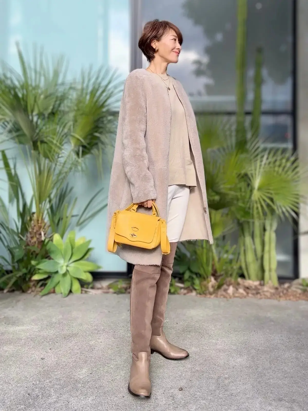 エクラ華組山崎明子さん ニーハイのロングブーツ　ムートンコート パンツ