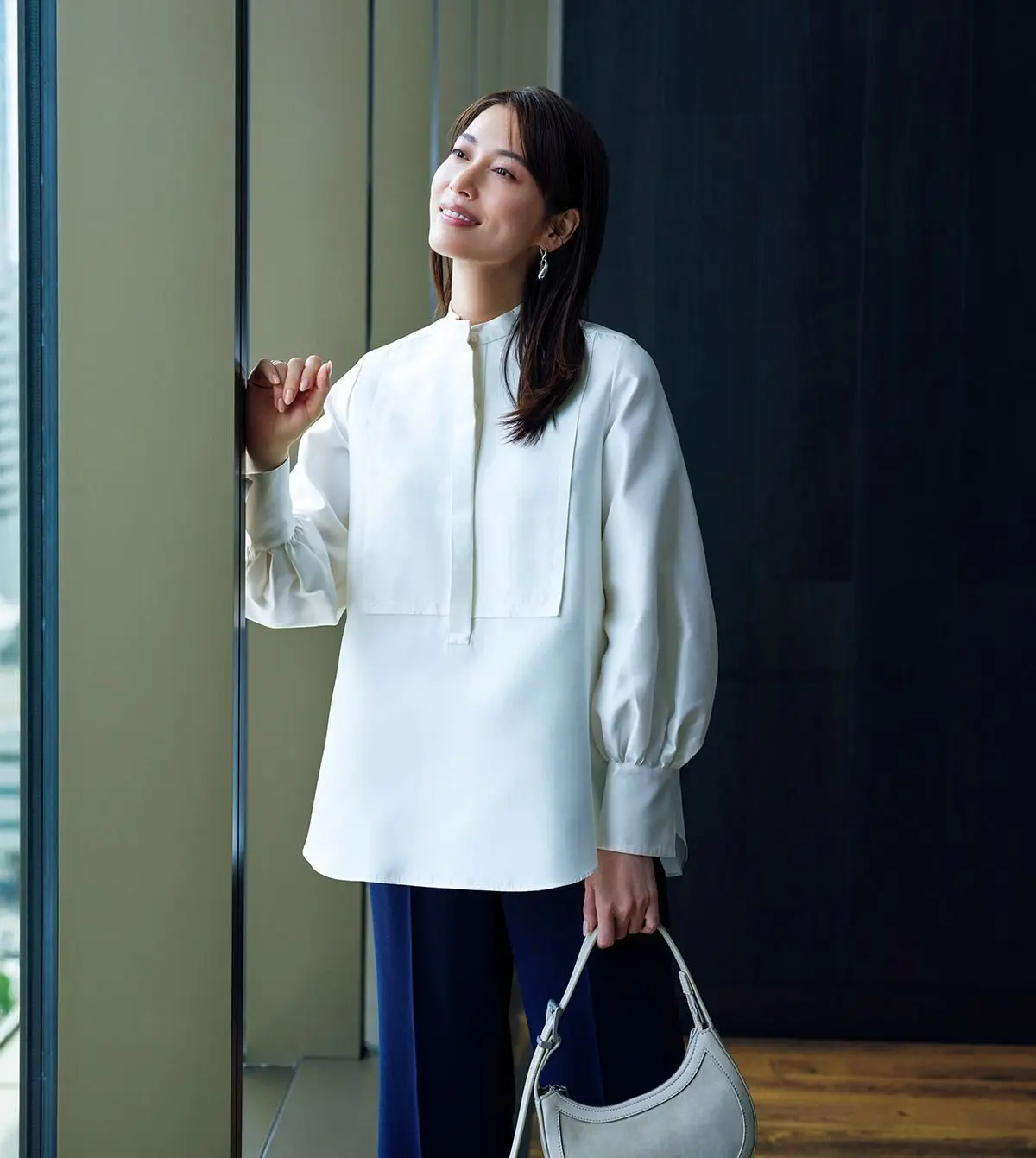 【月城かなとがまとう「働く白」名品9選】知性も美しさも、この色がかなえる