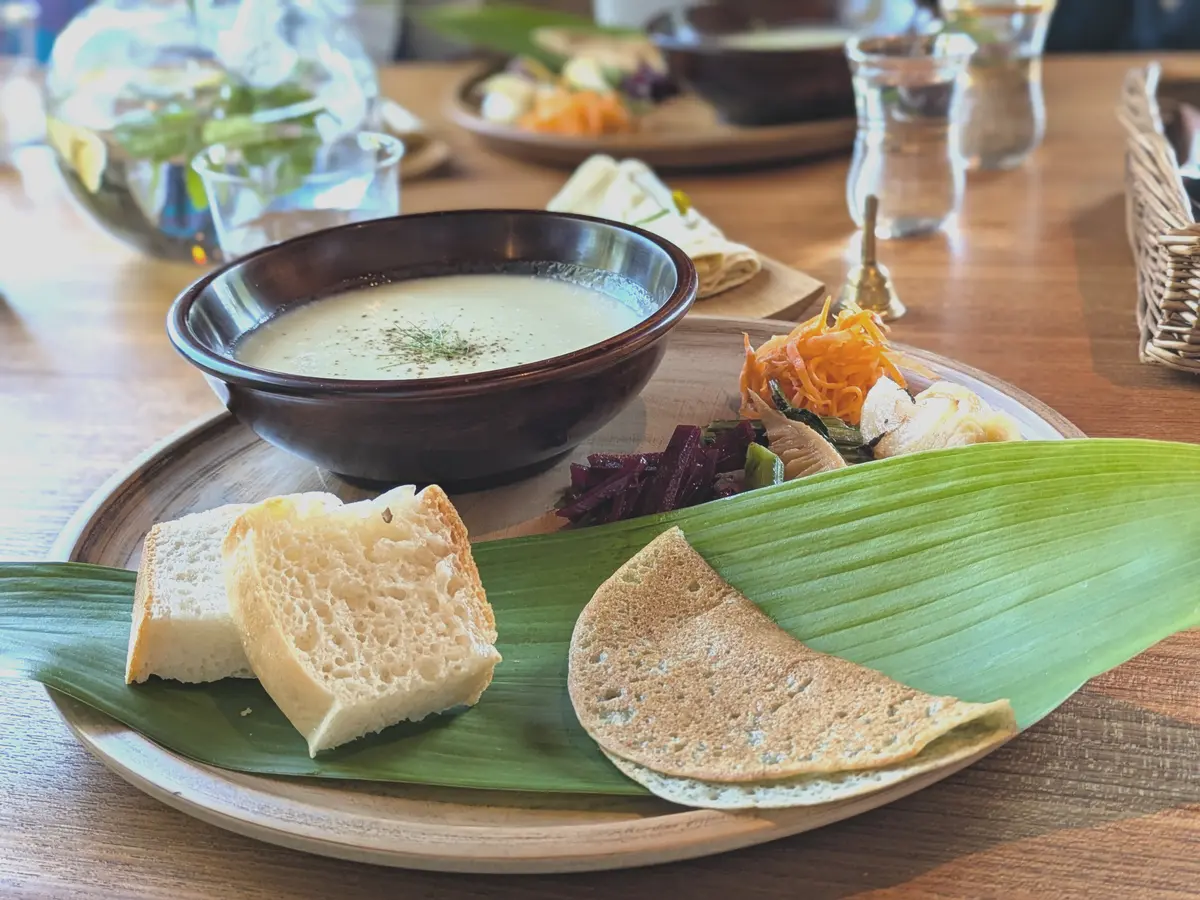 オニオンブルーテ　新玉ネギのスープランチ