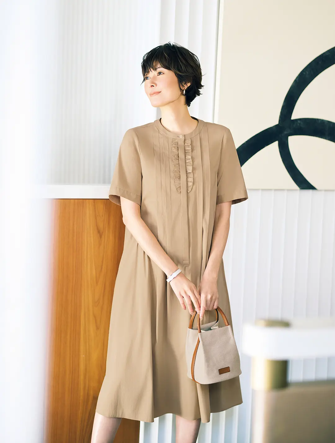 大切な約束の日も休日の街歩きにも便利な優しいAラインのワンピース