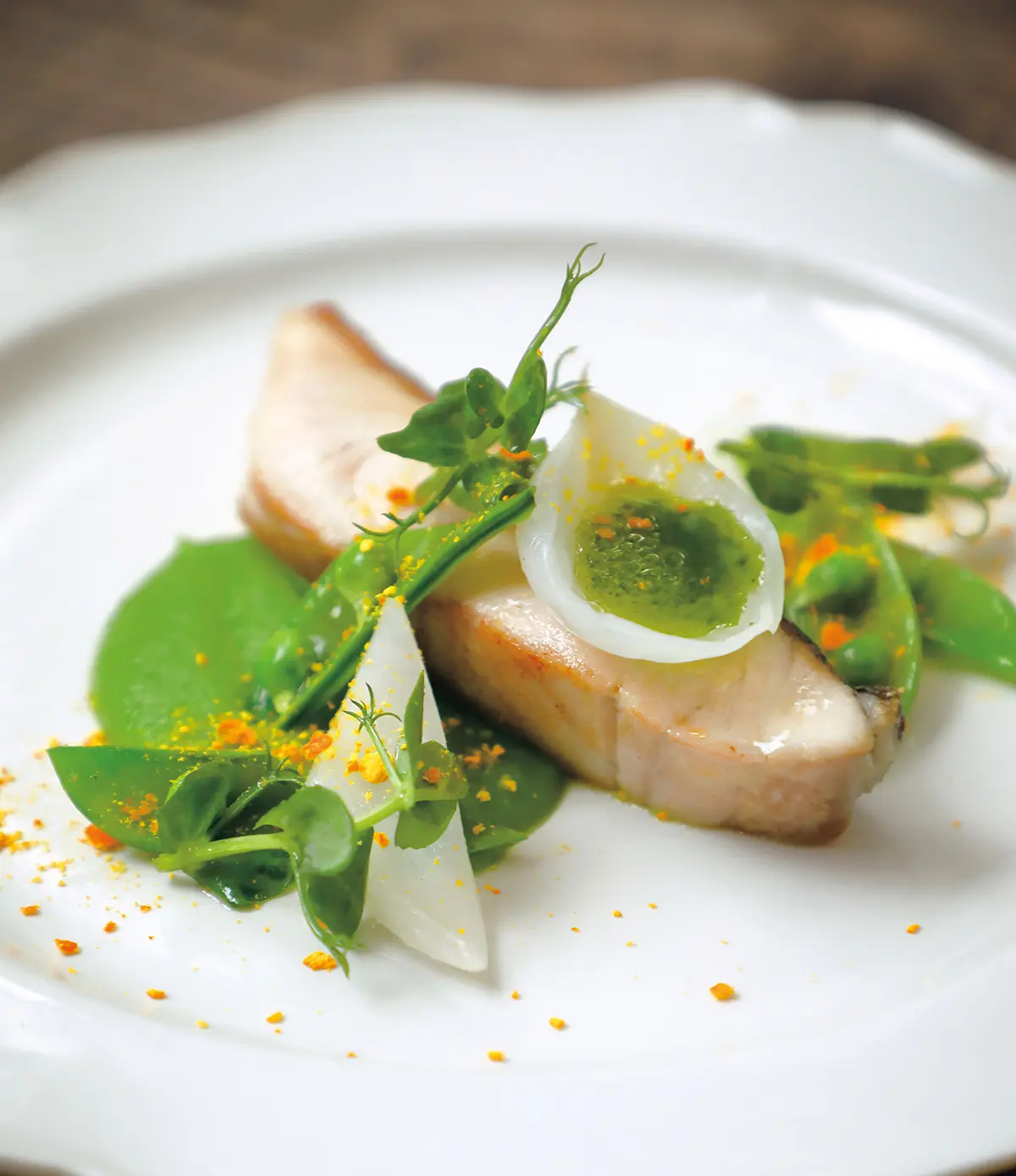 鰆のポワレ、 スナップエンドウのソース