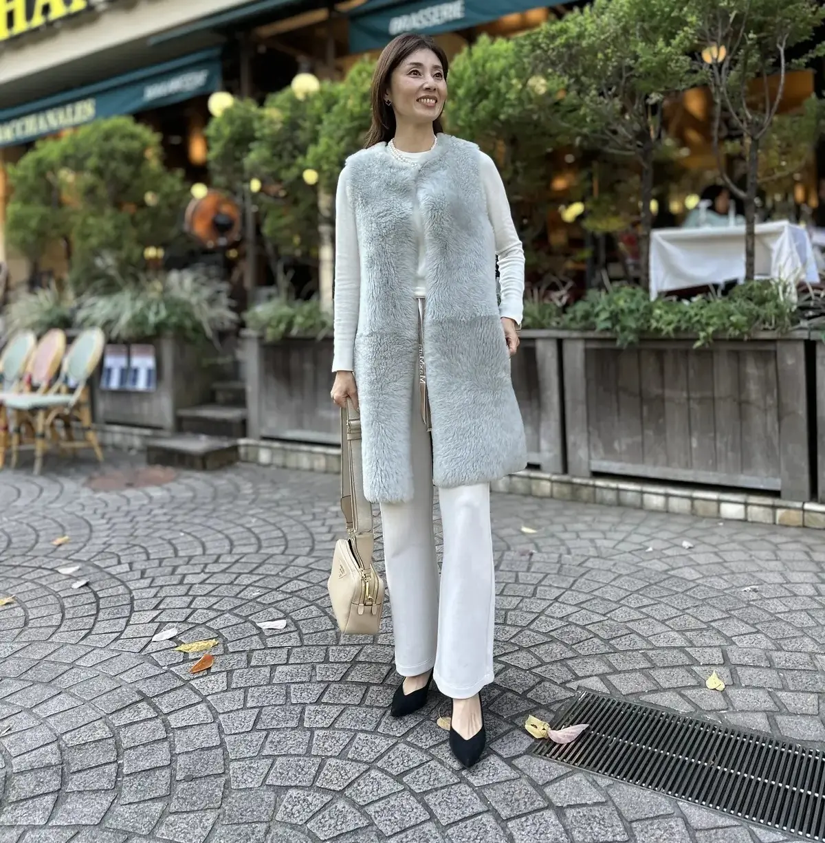 エクラ華組 梁瀬理砂さん　ジレ　ZARA　淡いカラー