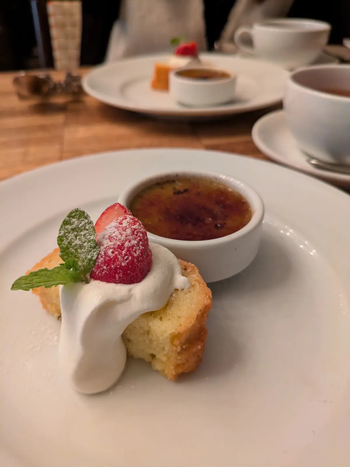 パウンドケーキとクレームブリュレの盛り合わせ