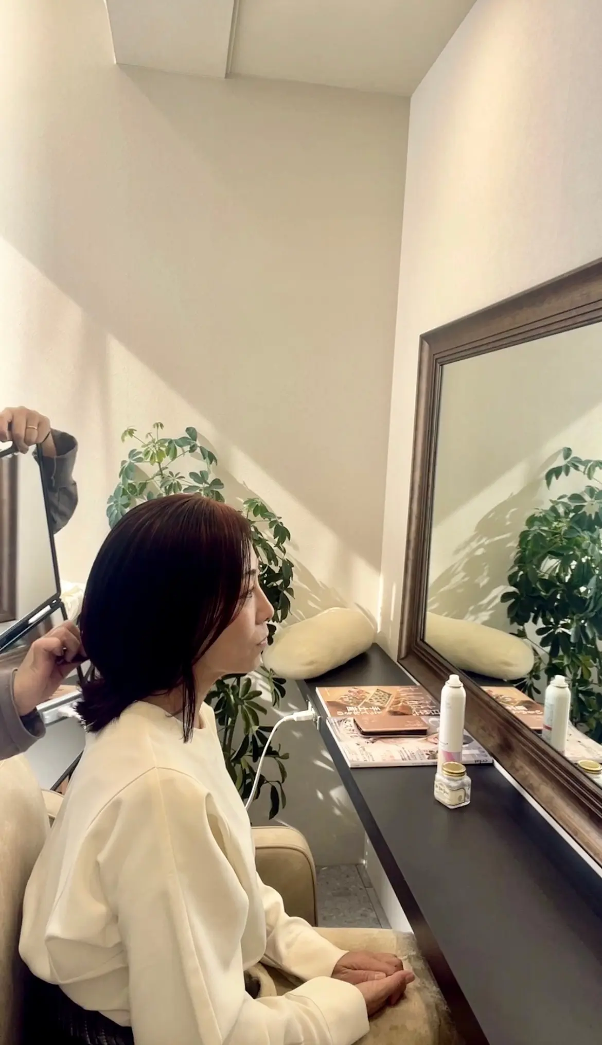 心も髪もリフレッシュ！ミディアムレイヤーの画像_9