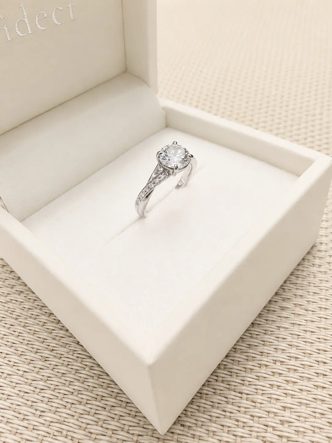指輪リフォーム　　婚約指輪　リフォーム　縦爪ダイヤリフォーム　aidect
