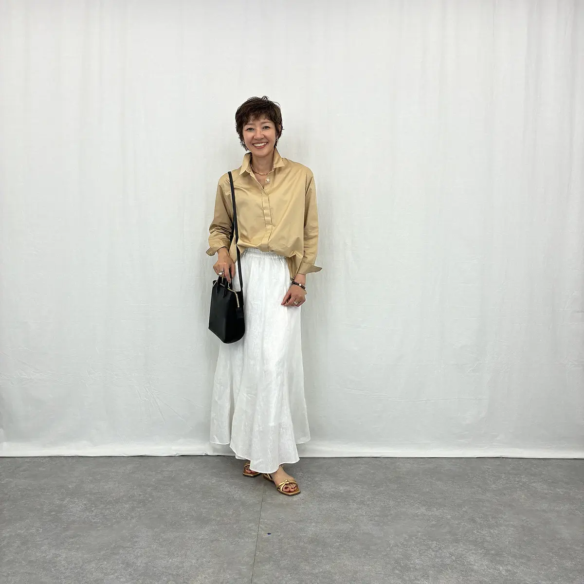 drawell for E by eclat バックタックフレアシャツ ￥25,300 を着用した華組・細谷奈弓さん