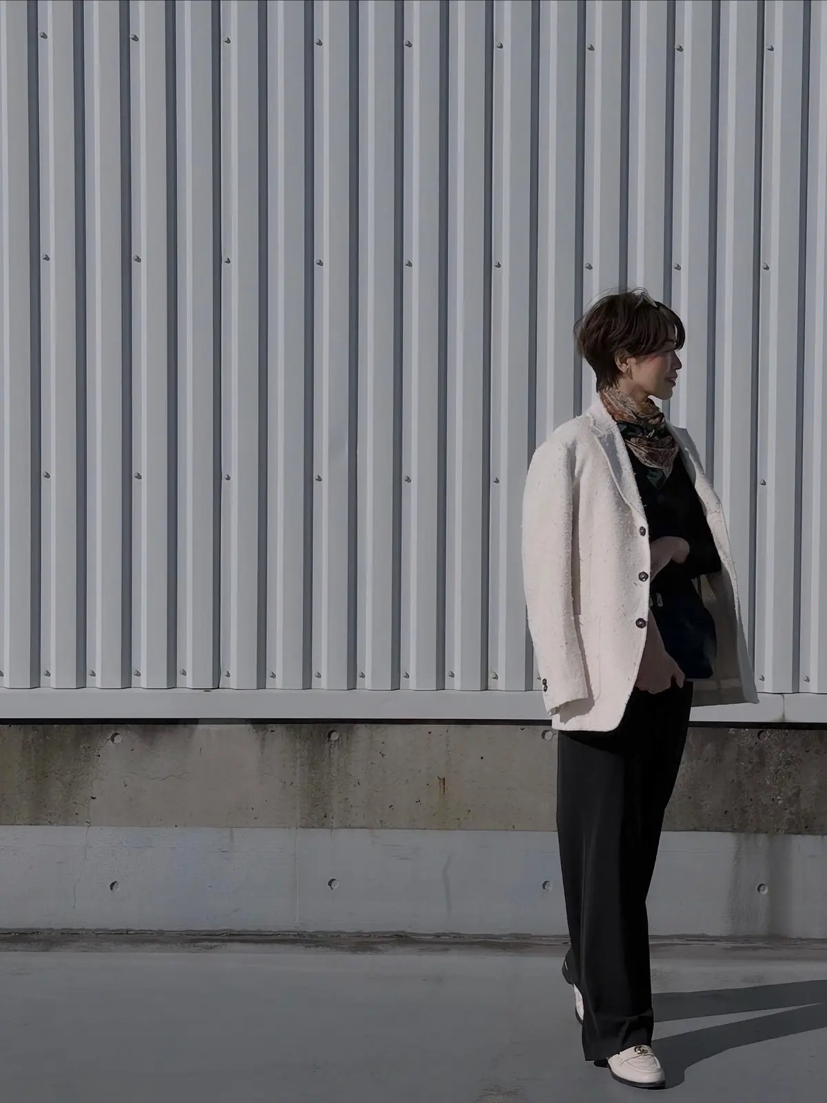 春の装いを引き立てる大人のスカーフスタイの画像_5