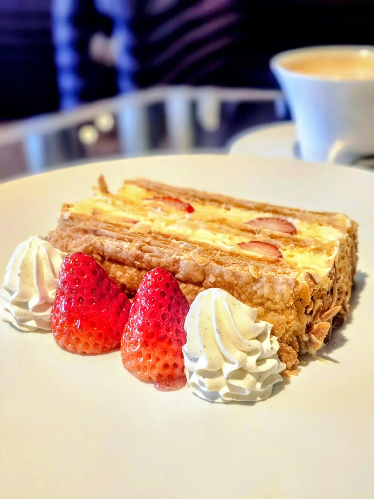 苺のミルフィーユ、GINZA SIX、銀座シックス、苺スイーツ、ラウンジ、マキシム・ド・パリ、老舗、銀座、40代ファッション、春ファッション、THE GRAND 47