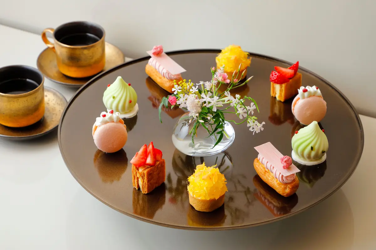 パーク ハイアット 京都「ザ リビングルーム」 桜アフタヌーンティー