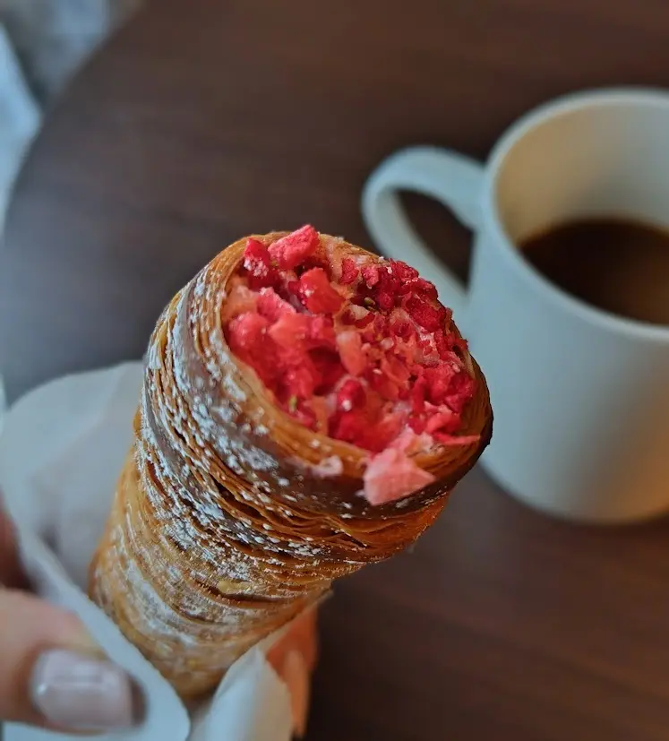 BOUL'ANGE（ブール アンジュ）いちごのクロワッサンコルネ