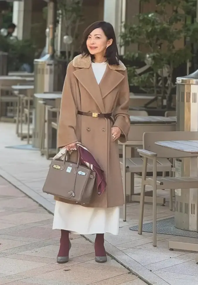 オフホワイト　ワンピース　ランチコーデ