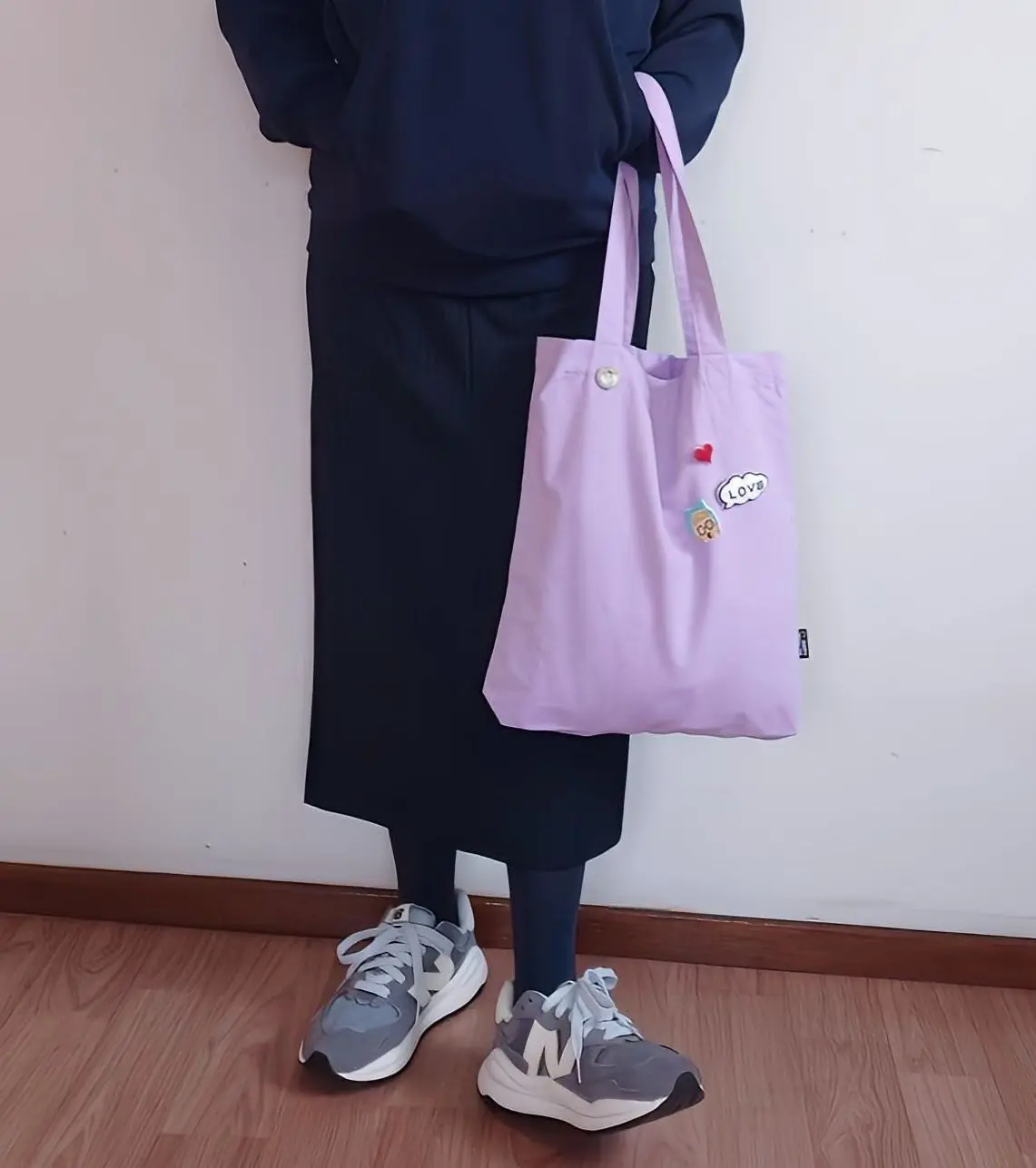 トートバッグにブローチ＆缶バッジ②