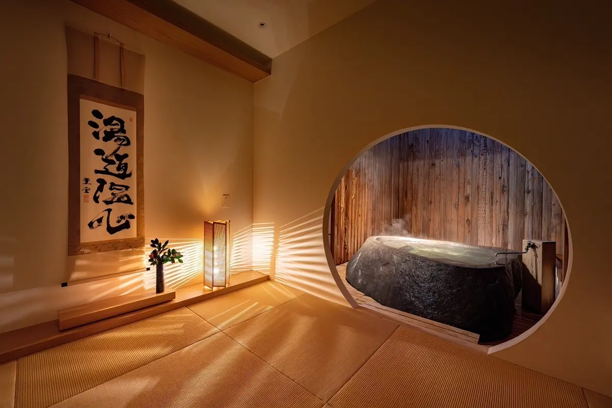 オーベルジュ 山形座瀧浪 貸切の蔵王石の岩風呂を配した湯室 山形県　大人のひとり旅