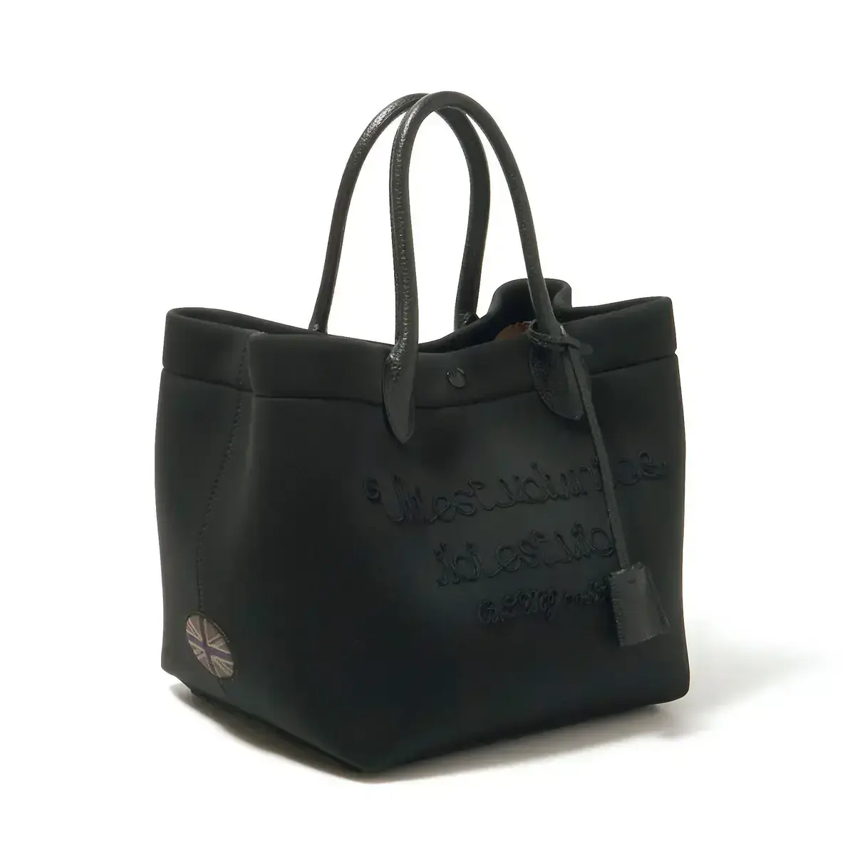 マチが広く、驚くほど軽い。旅行や観劇にも！「A. D. M. J.」の軽量クッショントート