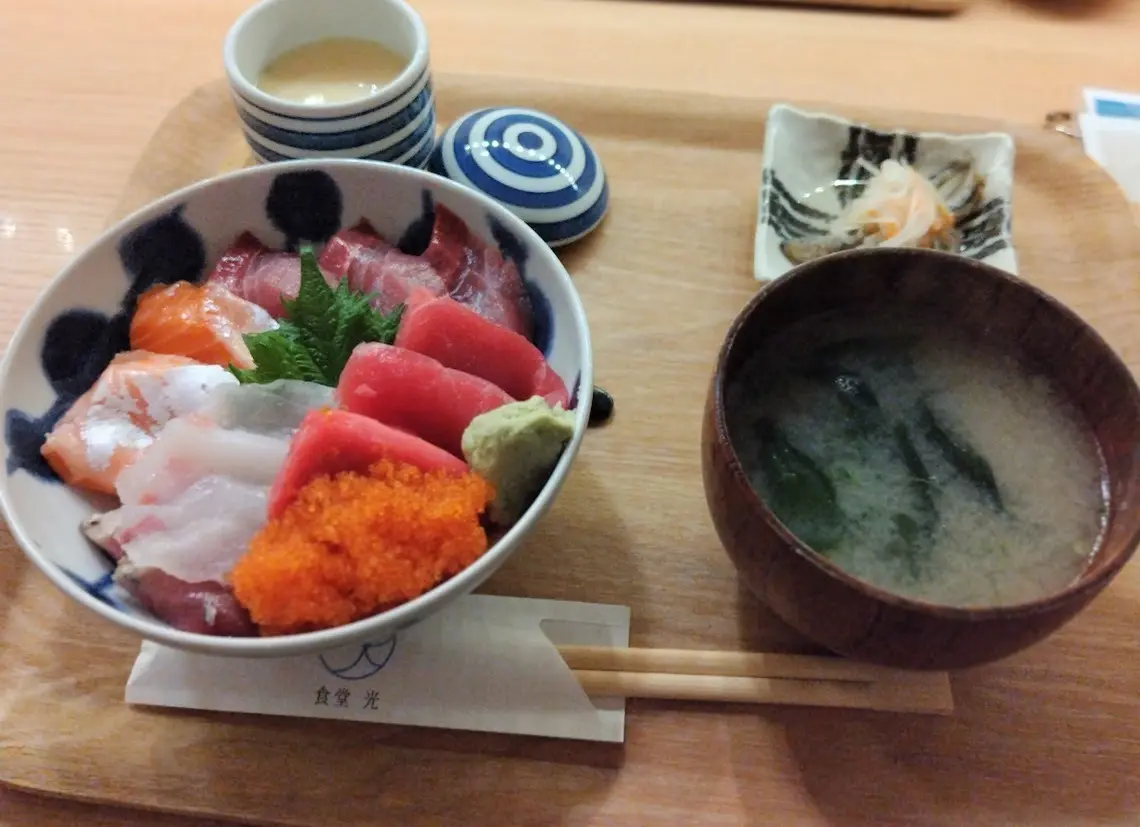 柳橋うまかもん市場　食堂光　海鮮丼