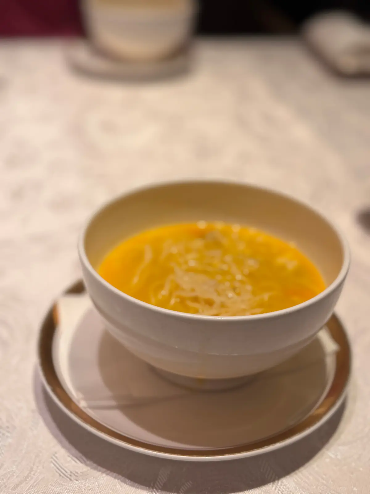 筑紫楼銀座店・ふかひれ・上海蟹味噌入り土鍋そば