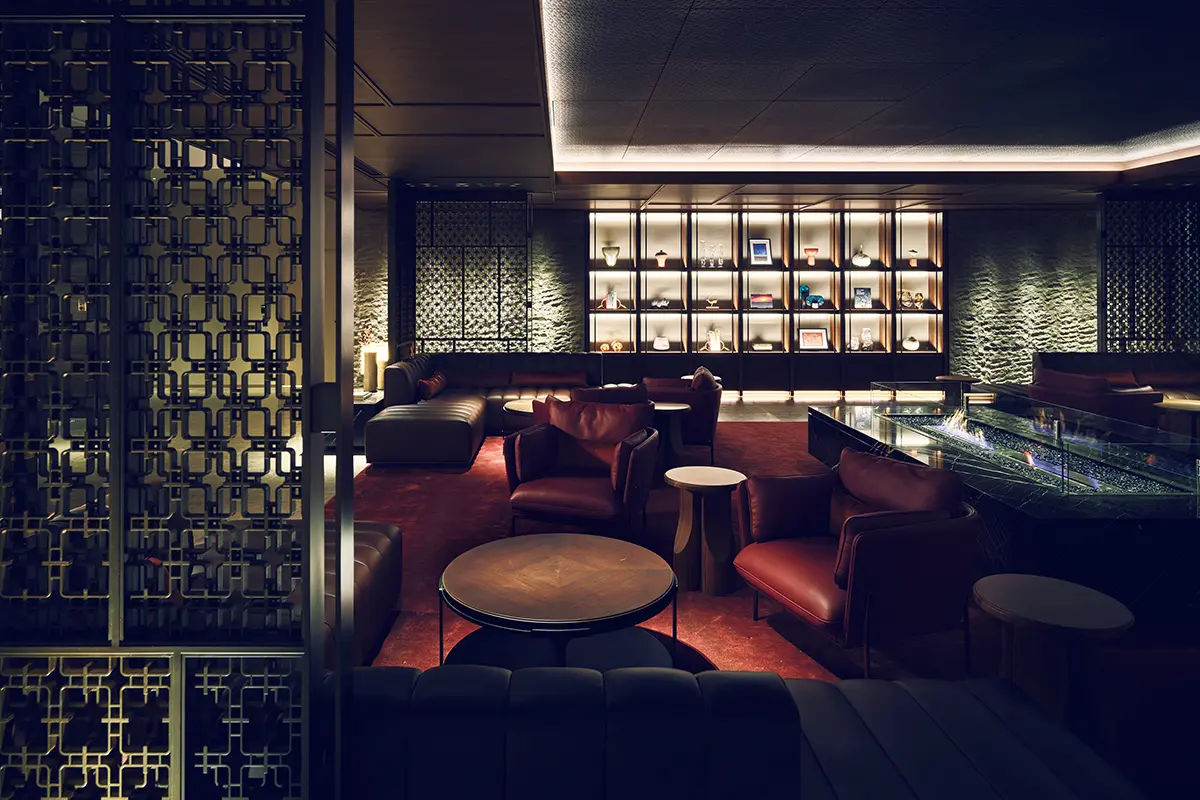 ロビーやダイニング、プールなどパブリック施設は9階に集まっている。