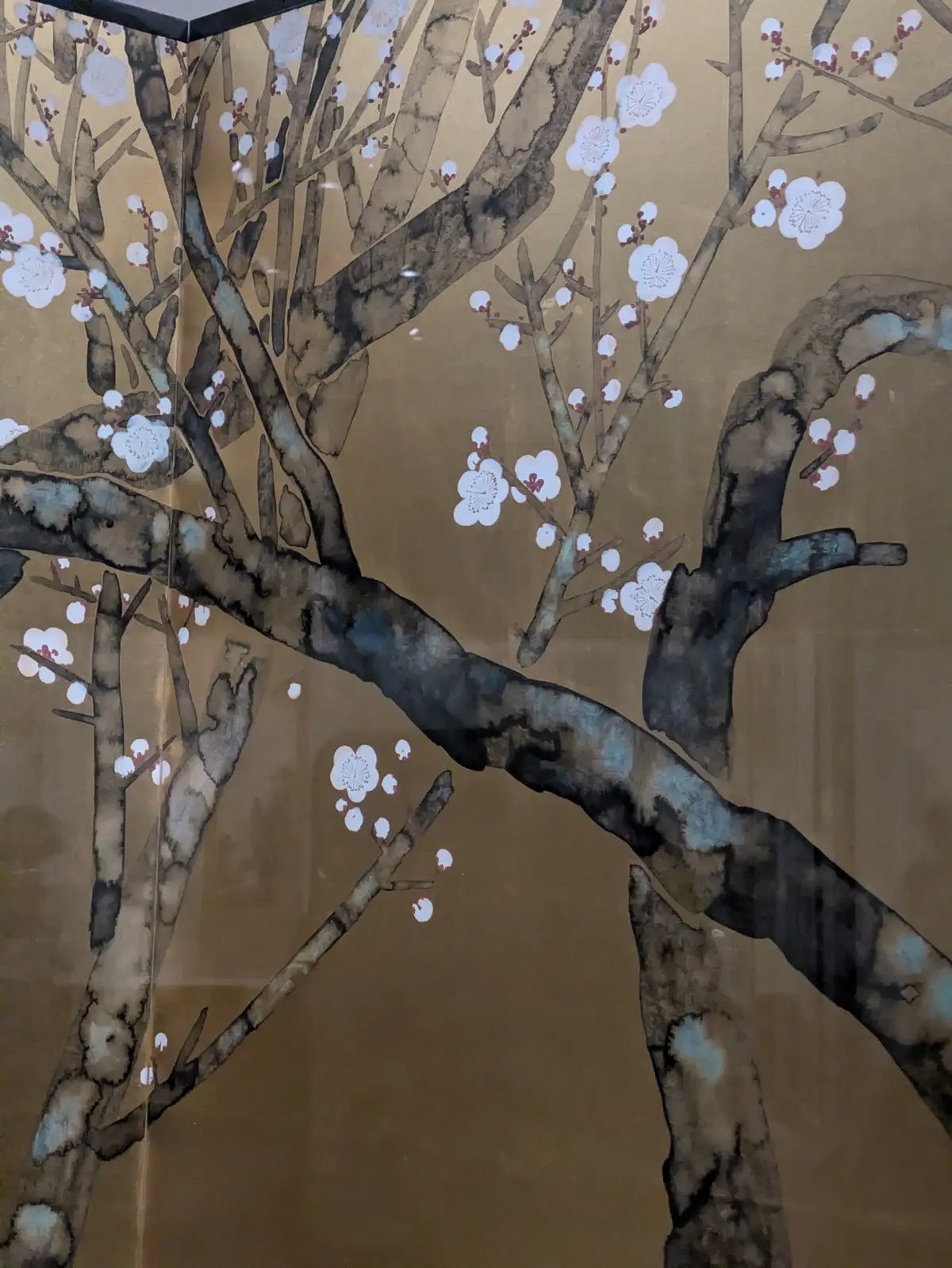「紅白梅」部分