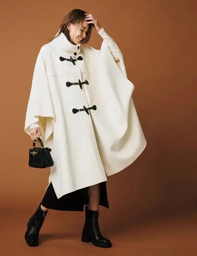 冬の定番「ロングコート」は何色を選ぶ？黒、ベージュ、グレー…50代に似合うカラー7選