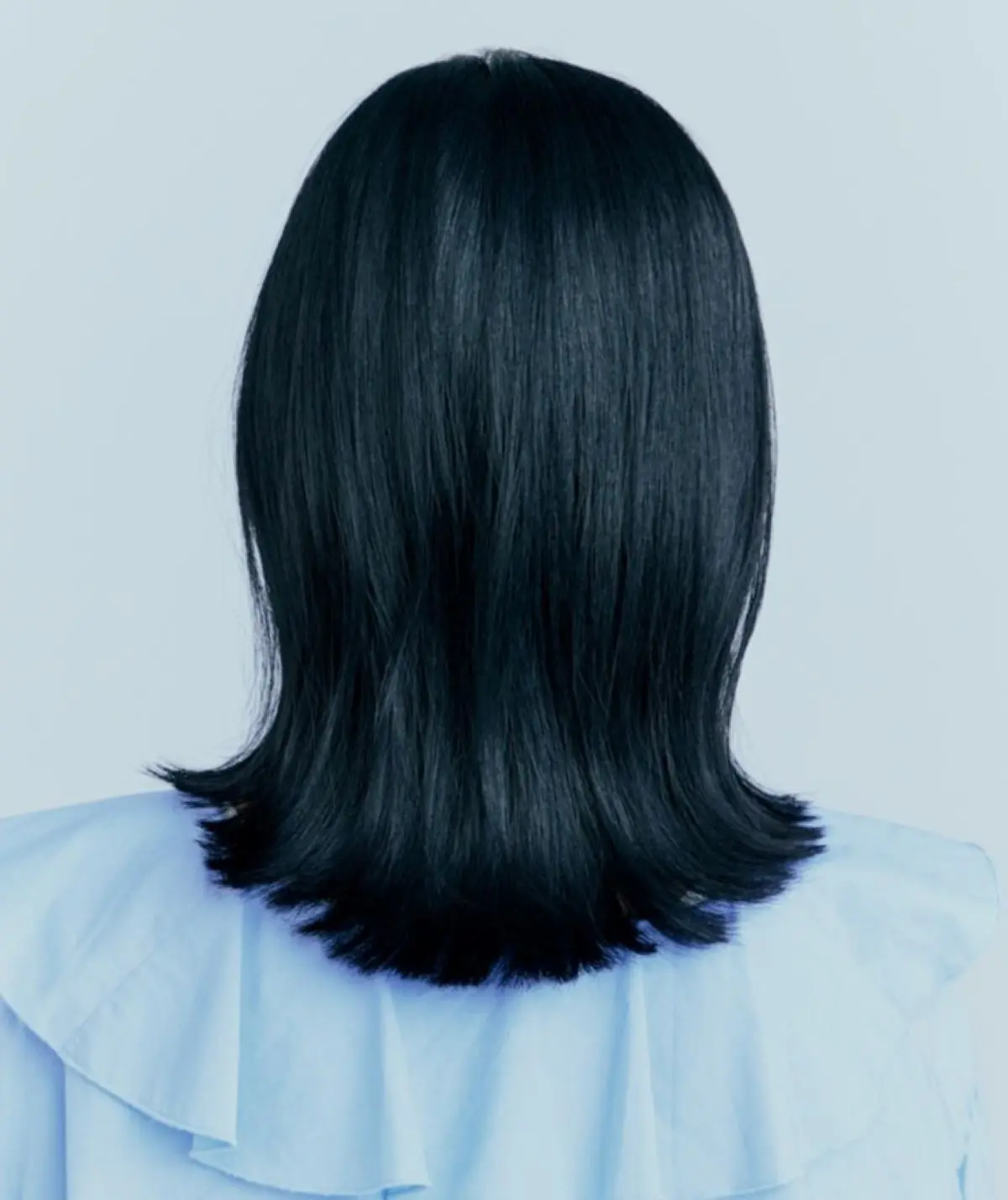 Webエクラ 後から見たミディアムヘアスタイル