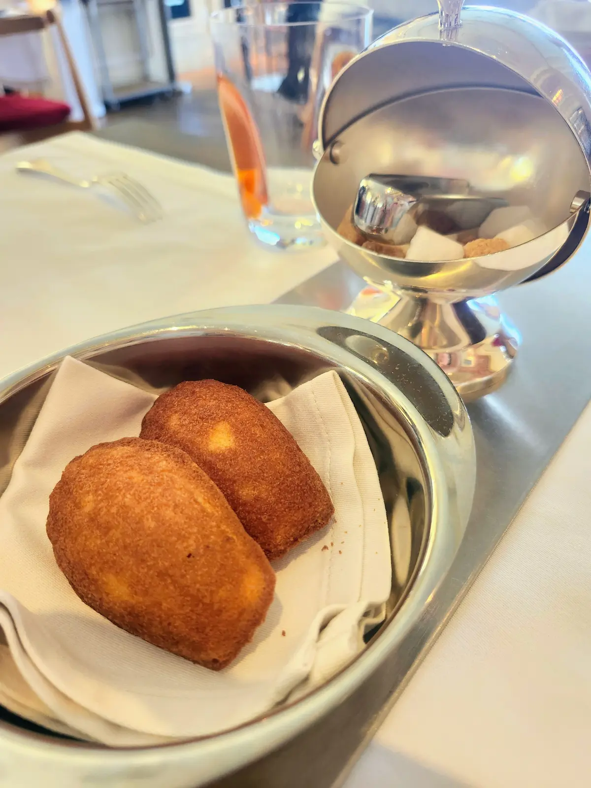 ブノワ、BENOIT 、アラン・デュカス、ビストロ、表参道ランチ、結婚記念日、夫婦時間、苺のクープ、苺スイーツ、パテドカンパーニュ、アルハンブラリング、40代ファッション、季節限定