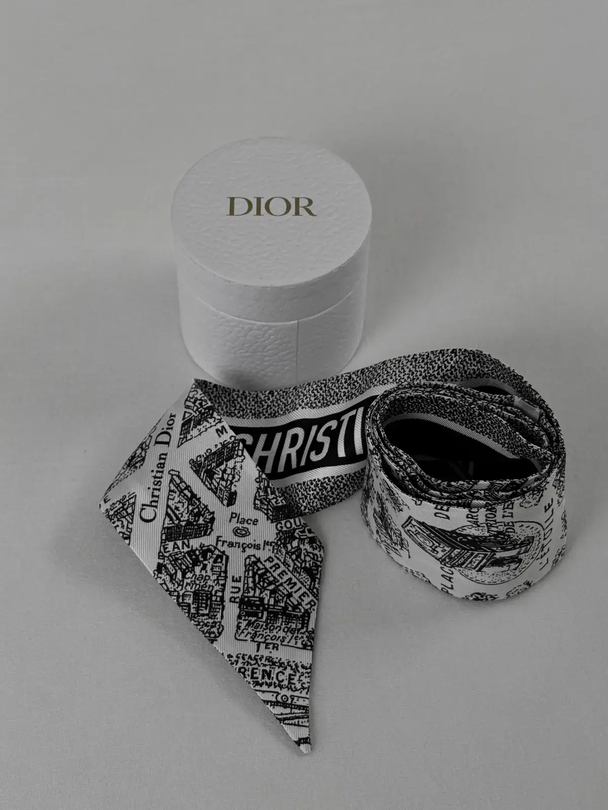 Diorのスカーフ