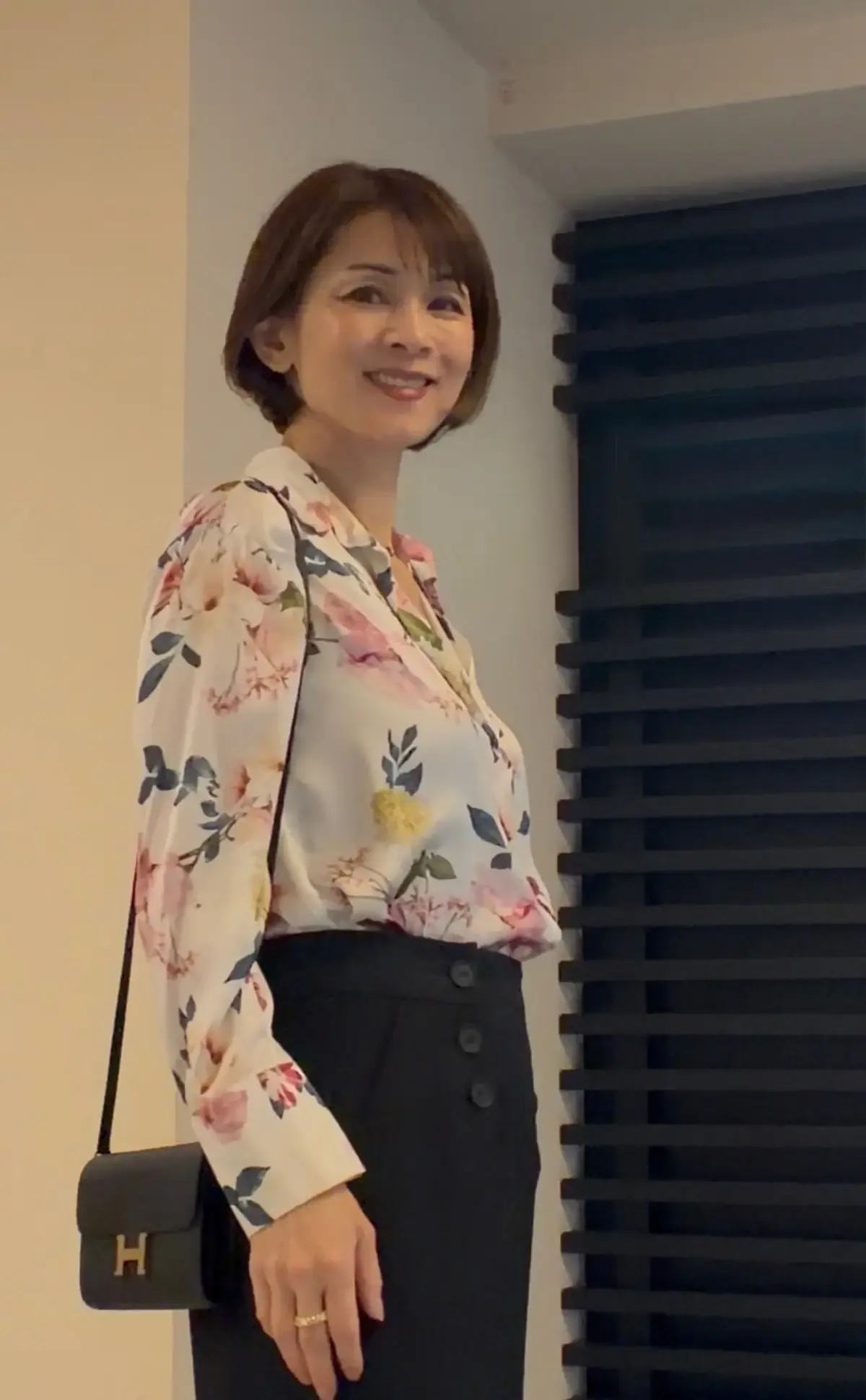 内村舞子さん　シャツ