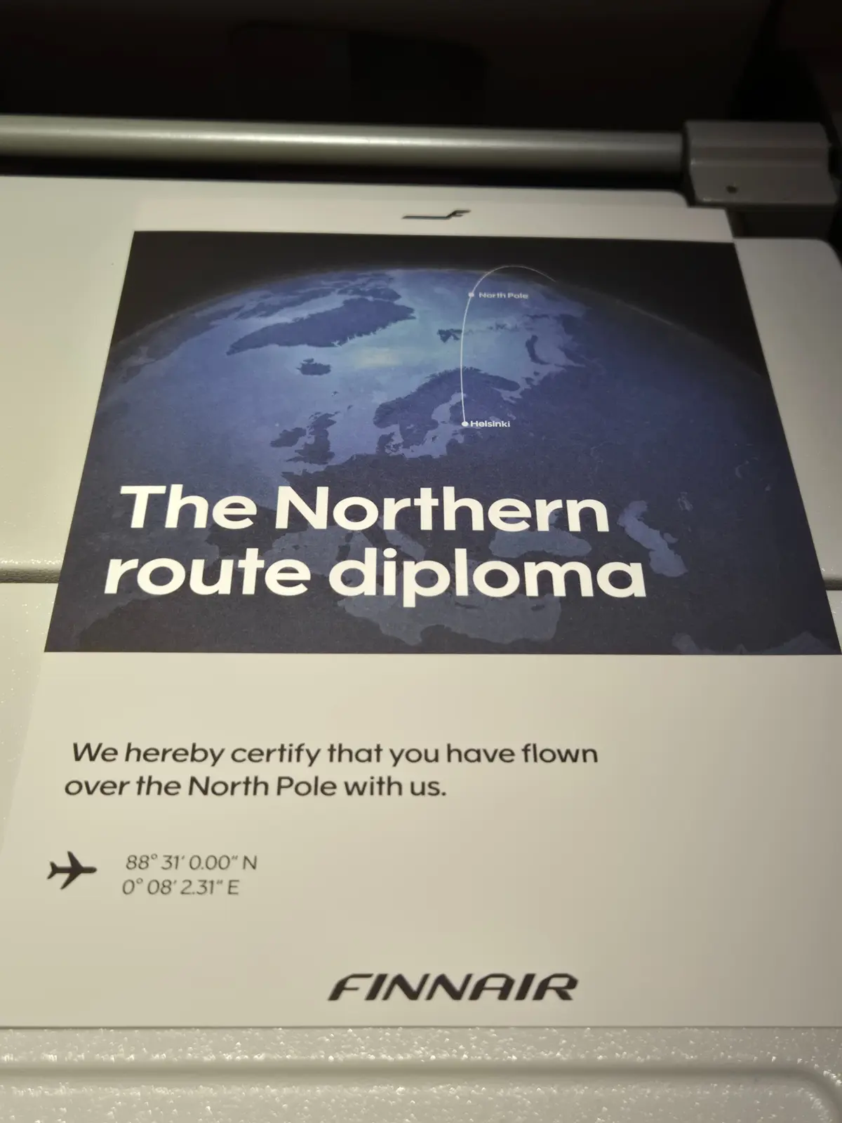 フィンエアーの「北極ルート外交」証明書。北極点とヘルシンキを結ぶ飛行経路が地図で示され、「北極点を飛行しました」と記載。座標も明記。