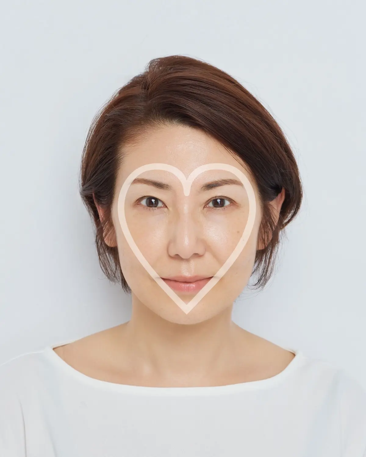 ファンデーションは顔の中心だけでいい たるんだフェイスライン解消メイクテク
