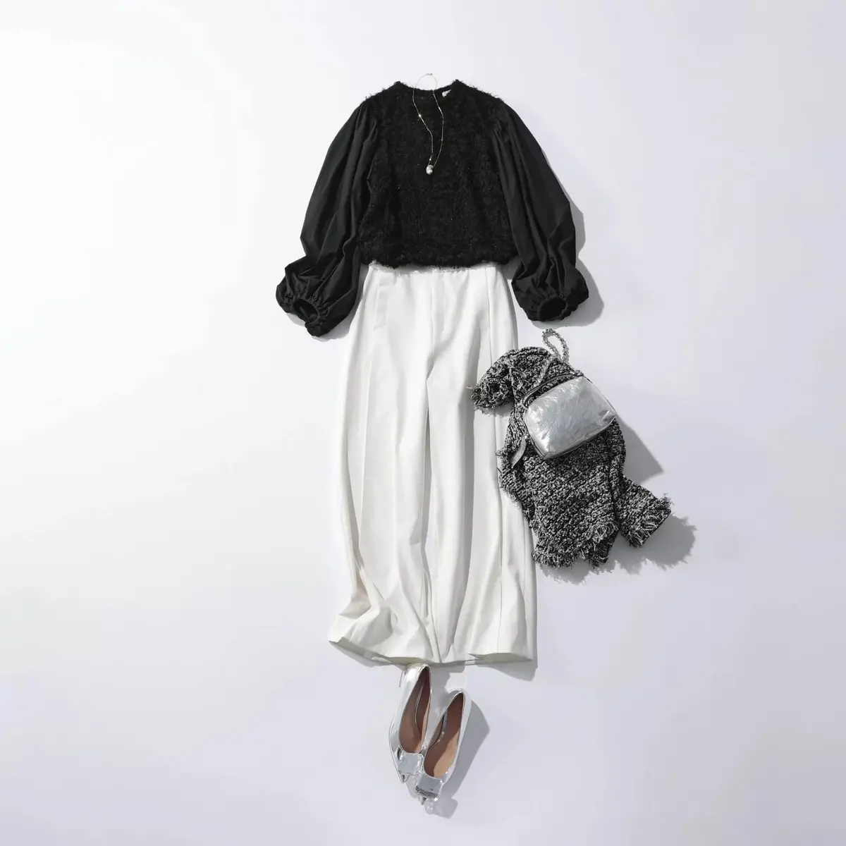 LOOK5  華ブラウスにツイードジャケットを合わせて 取引先の周年記念式典へ参加 