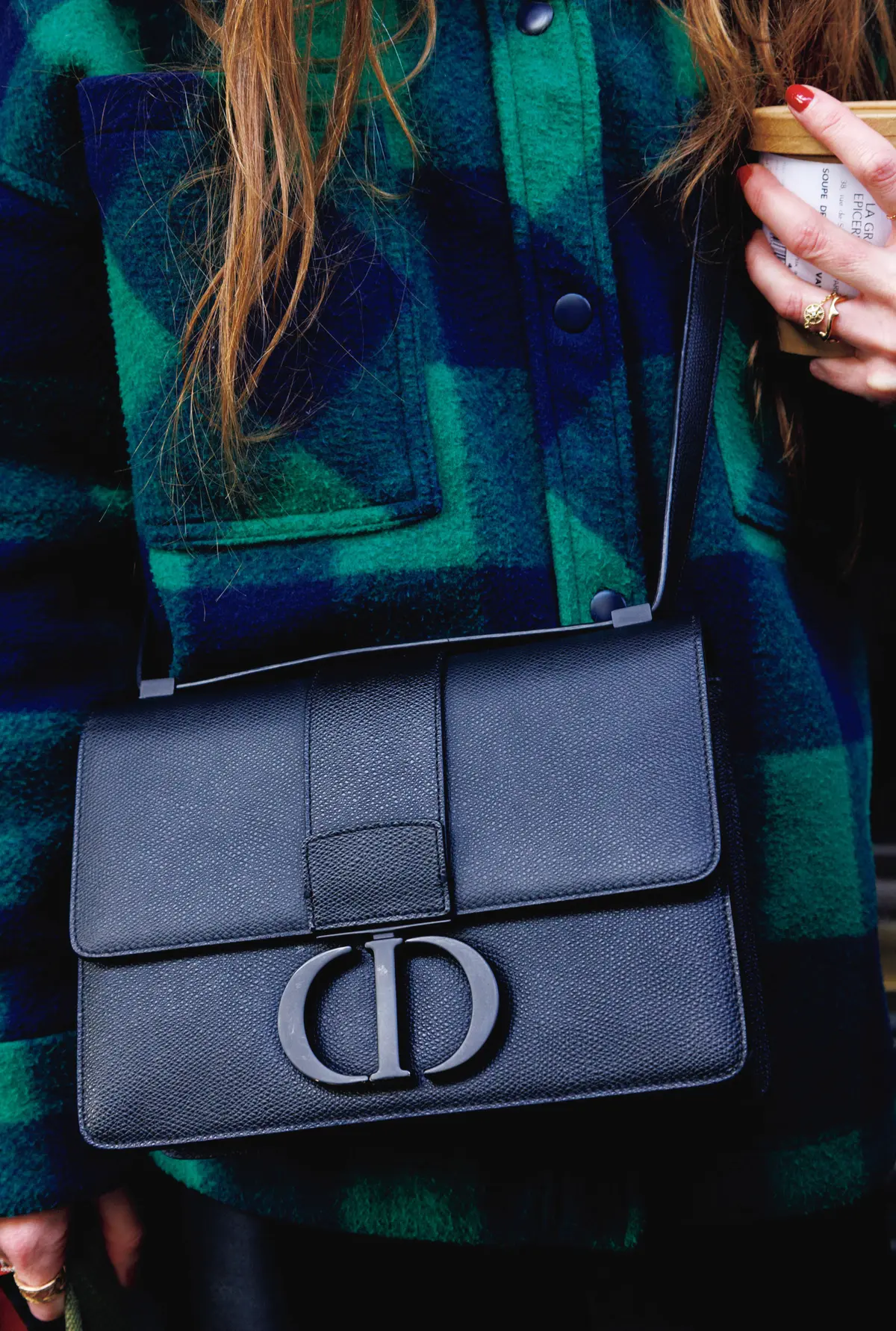 斜めがけバッグコーデ【海外ファッションSNAP】ジェシカ （モエ＆ヘネシーグループ勤務／パリ