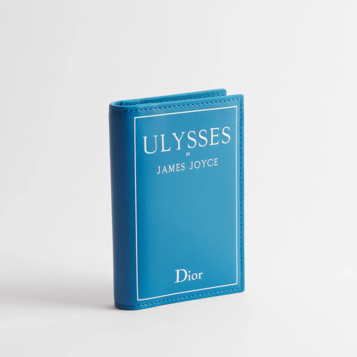 「２つ折りカードホルダー」