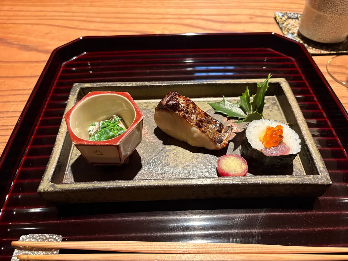 京都、祇園へ。石畳を歩きながら、暖簾をくの画像_10