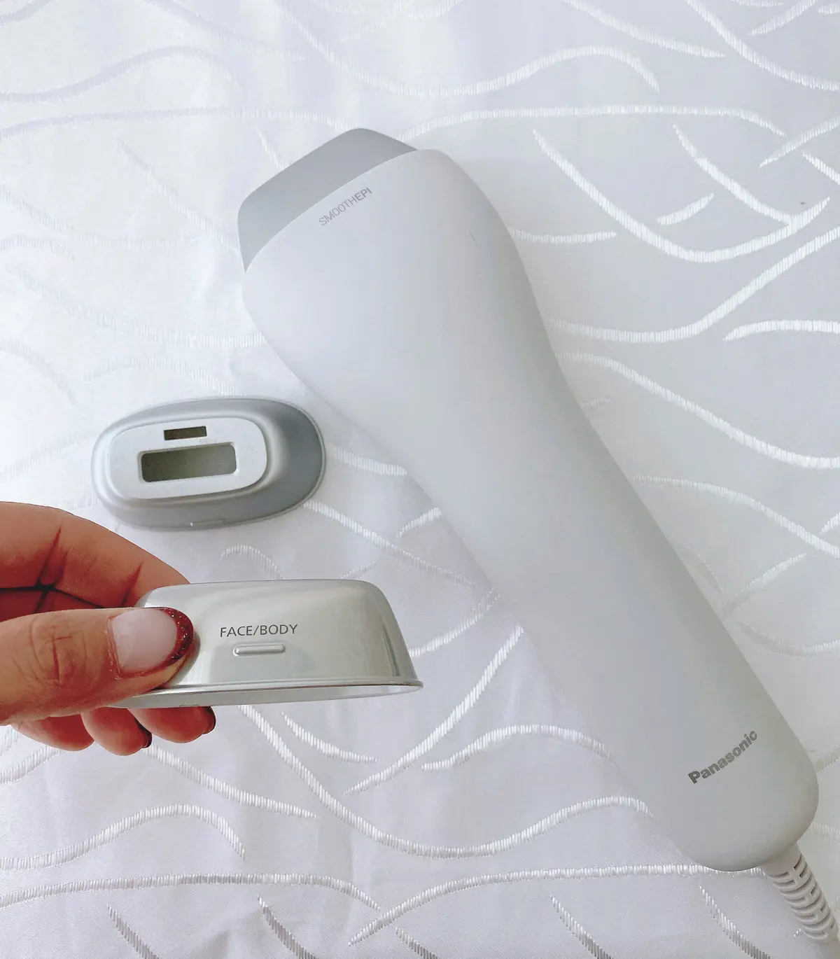 50代　美容家電　「1年前にパナソニック『スムースエピ パワー＆クール』を買い、娘と共有。 脱毛効果を感じやすいし、続けると肌 がなめらかになる気が。サロンに通わ なくても、自分が気になったタイミン グですぐ使える手軽さが魅力。気持ち にも時間にも余裕ができました」