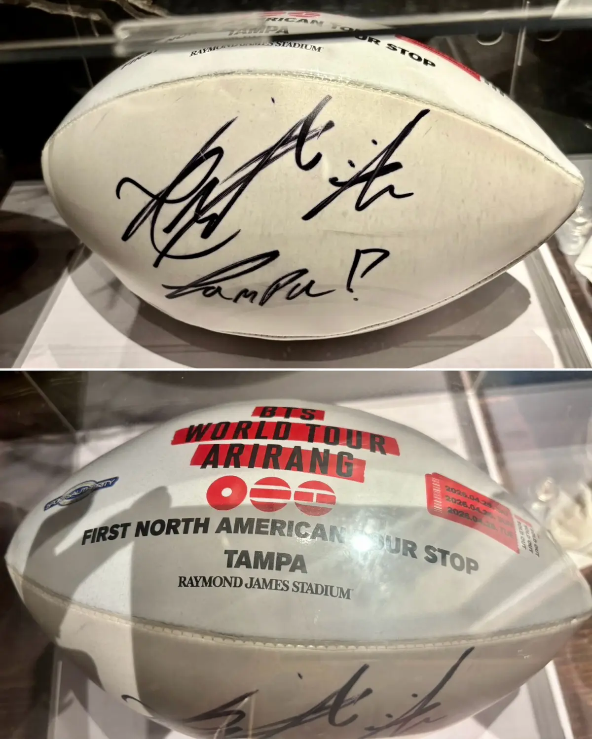 BTSワールドツアー「ARIRANG」のロゴがプリントされた、白いアメリカンフットボールにメンバーのサインが入っている。Tampa（タンパ）の文字も見える。