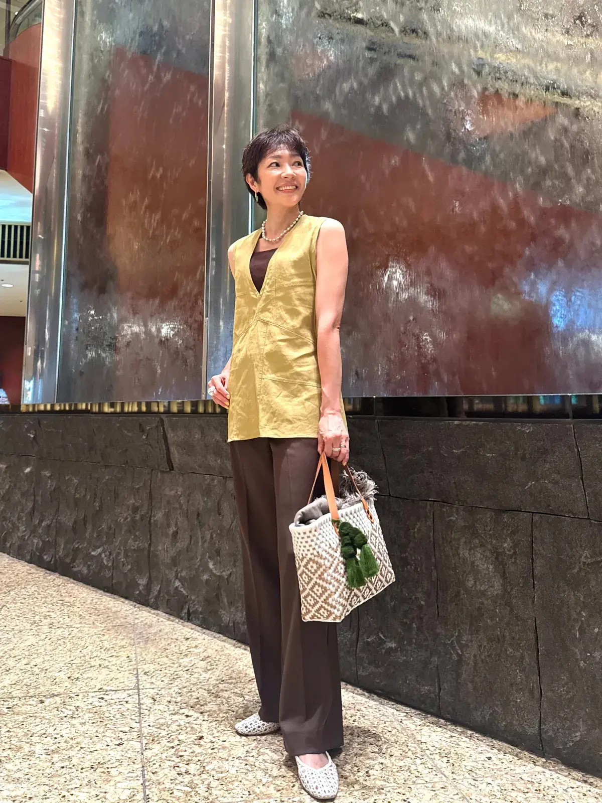 イエローグリーン×ブラウンのお洋服でスマートカジュアルに　夏コーデ