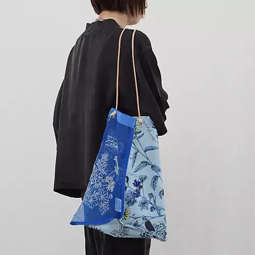 オーガンジーとシルクの2つの表情が美しい軽快トート