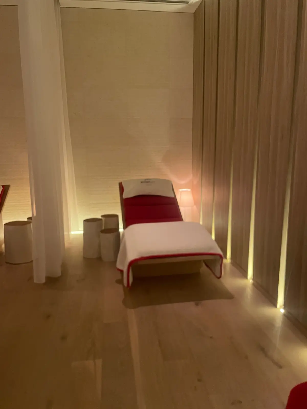 パレスホテル　温浴施設　休憩室