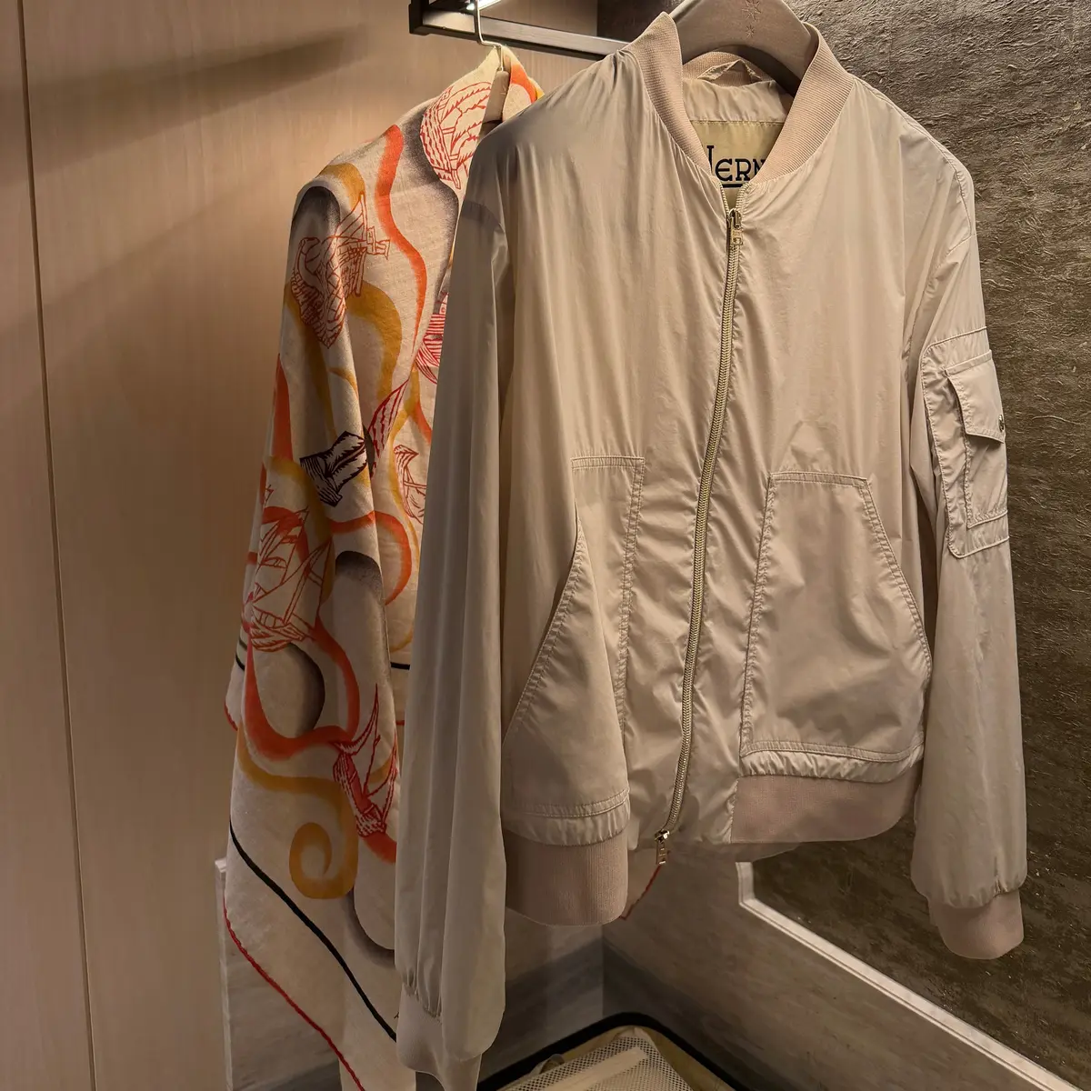 旅に役立つファッションアイテムと旅コーデの画像_1