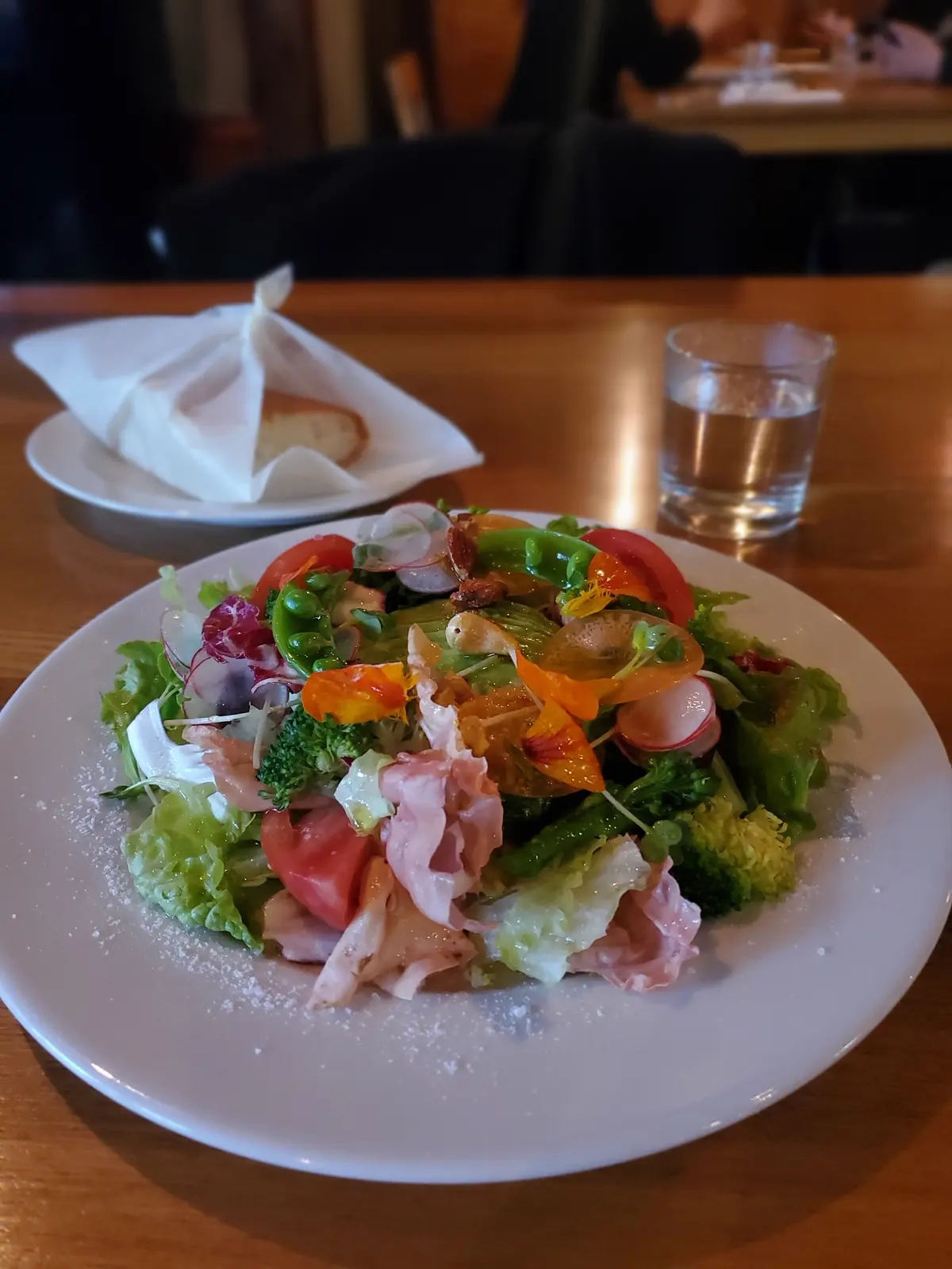 歳を重ねて似合う色、大人ブラウンアウターの画像_2