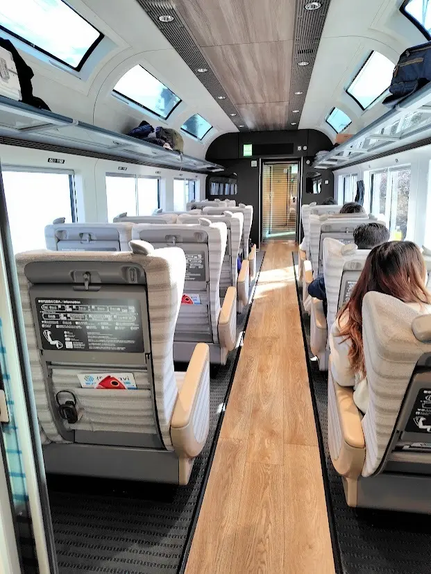 【伊豆熱川旅行】車内のカフェテリアでランの画像_4