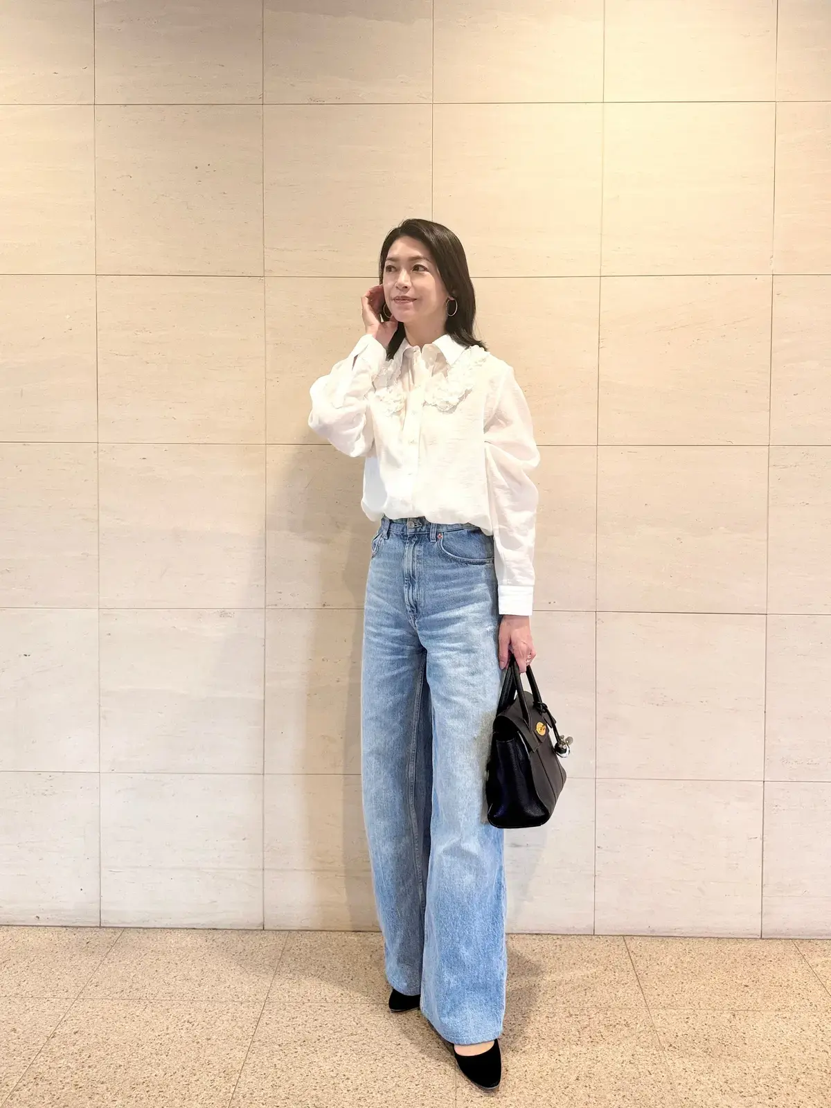 白シャツ　ワイドデニムパンツ　春コーデ