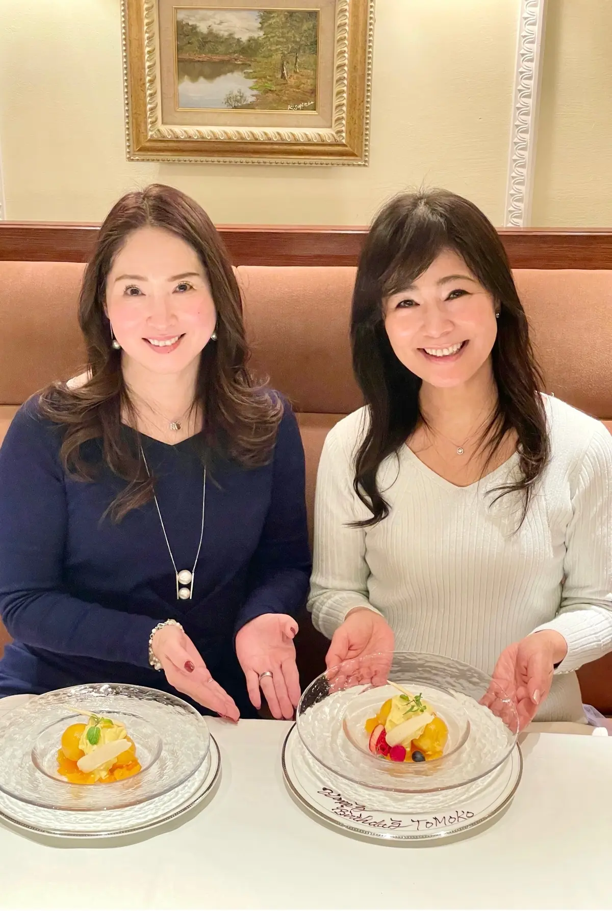 巴里夕顔、銀座、フレンチ、フランス料理、アール・ヌーヴォー、内装、芸術品、美術品、skirt、スカート、E by eclat 、エクラ、エクラプレミアム、ニット、シルバー、シルバーニット、ラメニット、女子会、デザートプレート、メッセージ、メッセージプレート、お誕生日、お誕生日プレート、ガラスのお皿、ガラスプレート